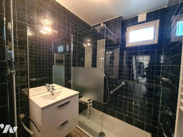VILLA D'ARCHITECTE DE 1970 DE PLAIN-PIED T5+1 VÉRANDA SUR UN TERRAIN DE 586M2 AVEC PISCINE ET GARAGE