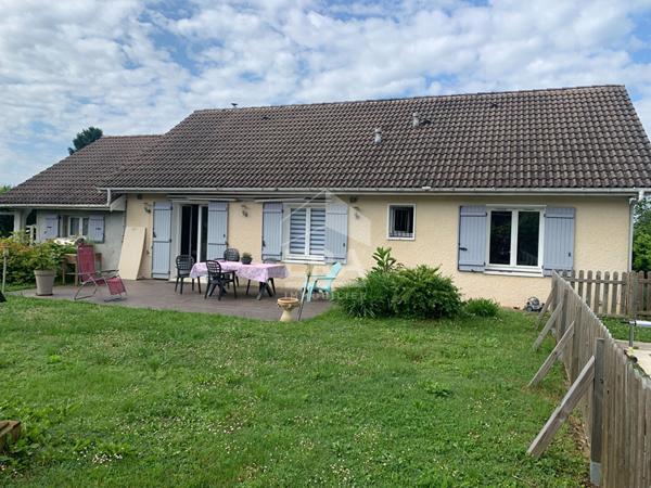Maison plain-pied de 5 pièces de 111 m² à AOSTE (38)
