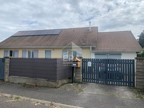 Maison plain-pied de 5 pièces de 111 m² à AOSTE (38)