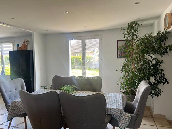 Maison plain-pied de 5 pièces de 111 m² à AOSTE (38)