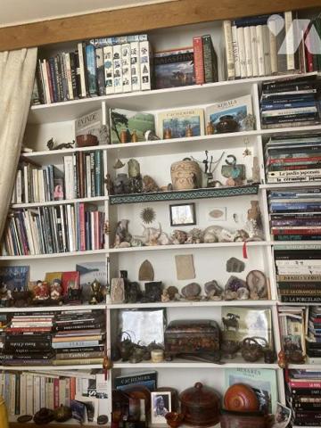 Maison de caractère du 17ème siècle ceint de murs assurant une totale intimité à l 'abri des regards