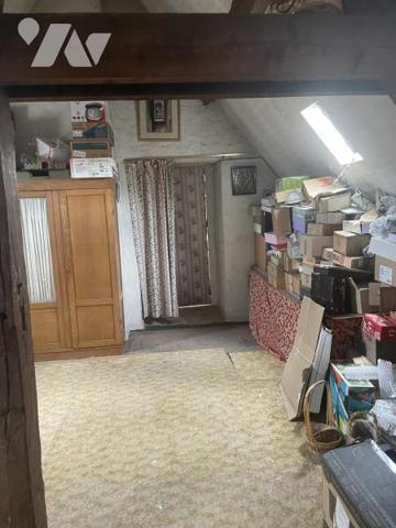 Maison de caractère du 17ème siècle ceint de murs assurant une totale intimité à l 'abri des regards