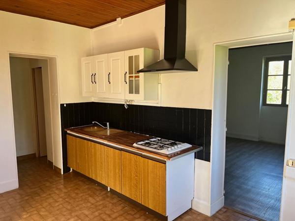 Maison avec terrain + puits + cave