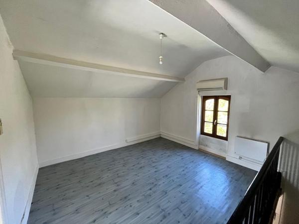 Maison avec terrain + puits + cave