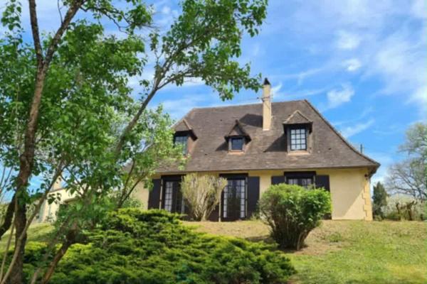 A Cénac maison de 134 m² sur 2 500 m² de terrain.
