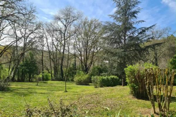 A Cénac maison de 134 m² sur 2 500 m² de terrain.