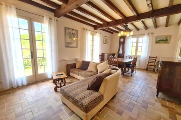 A Cénac maison de 134 m² sur 2 500 m² de terrain.