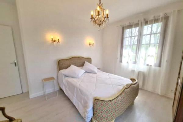 A Cénac maison de 134 m² sur 2 500 m² de terrain.