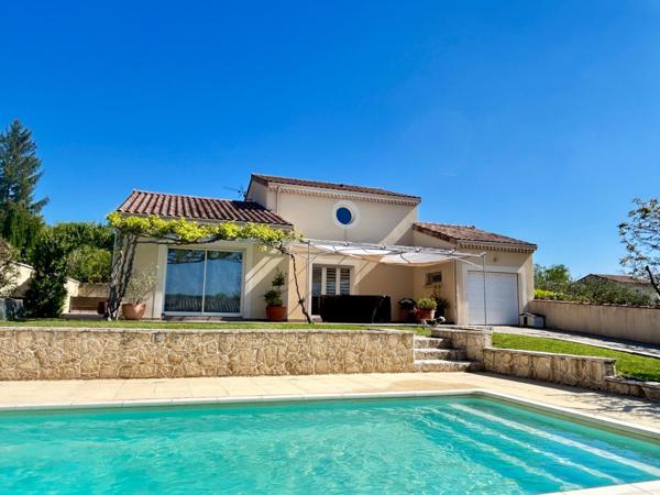 Magnifique villa avec piscine et dépendance récente au coeur d'un village prisé de la drôme
