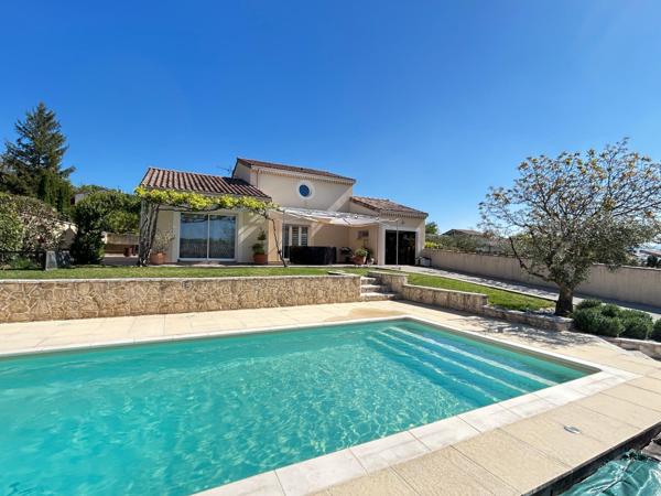 Magnifique villa avec piscine et dépendance récente au coeur d'un village prisé de la drôme