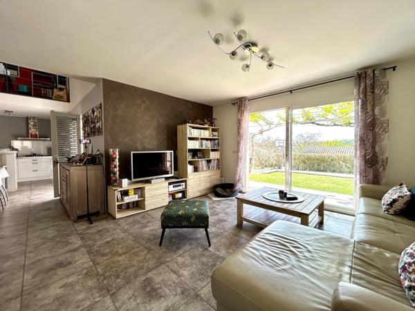 Magnifique villa avec piscine et dépendance récente au coeur d'un village prisé de la drôme