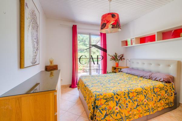 Peyrolles-en-Provence (13860) Villa T5 de caractère avec beaux volumes et terrain arboré à Peyrolles-en-Provence