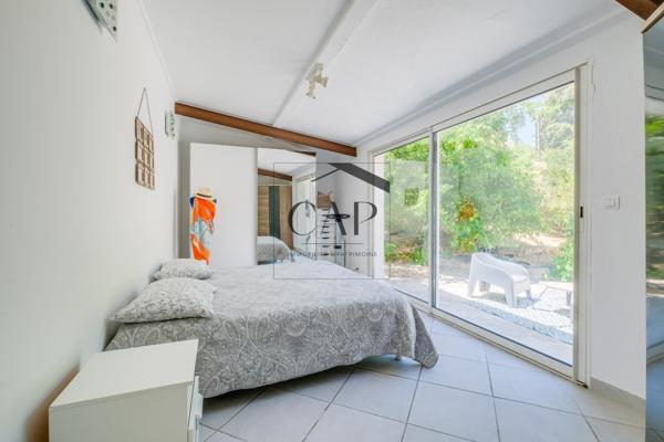 Peyrolles-en-Provence (13860) Villa T5 de caractère avec beaux volumes et terrain arboré à Peyrolles-en-Provence