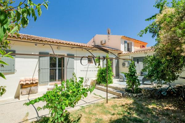 Peyrolles-en-Provence (13860) Villa T5 de caractère avec beaux volumes et terrain arboré à Peyrolles-en-Provence