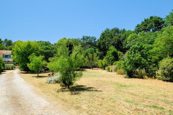 Peyrolles-en-Provence (13860) Villa T5 de caractère avec beaux volumes et terrain arboré à Peyrolles-en-Provence