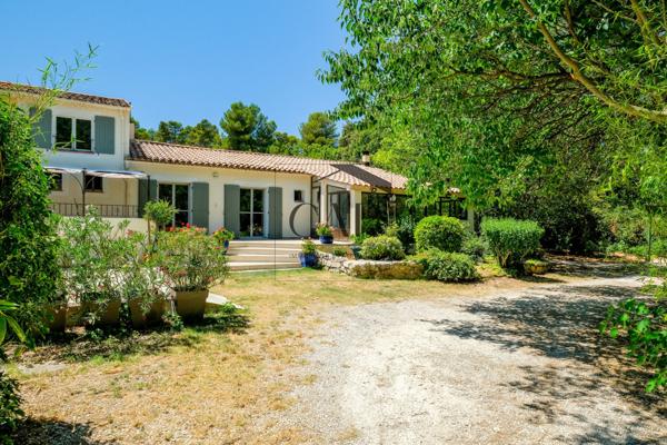 Peyrolles-en-Provence (13860) Villa T5 de caractère avec beaux volumes et terrain arboré à Peyrolles-en-Provence