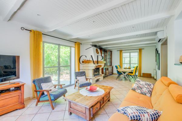 Peyrolles-en-Provence (13860) Villa T5 de caractère avec beaux volumes et terrain arboré à Peyrolles-en-Provence