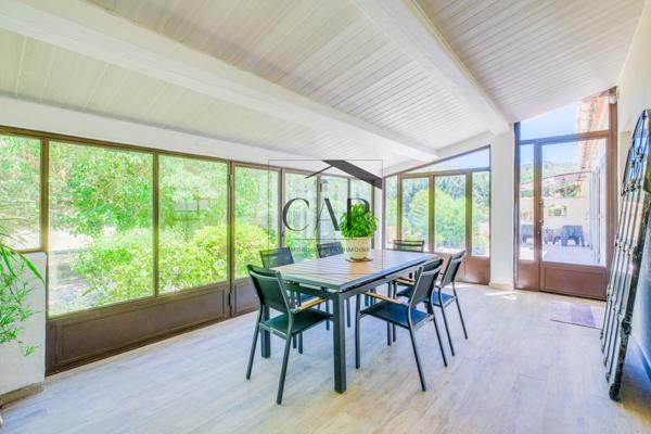 Peyrolles-en-Provence (13860) Villa T5 de caractère avec beaux volumes et terrain arboré à Peyrolles-en-Provence