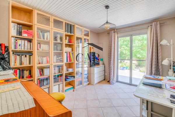 Peyrolles-en-Provence (13860) Villa T5 de caractère avec beaux volumes et terrain arboré à Peyrolles-en-Provence