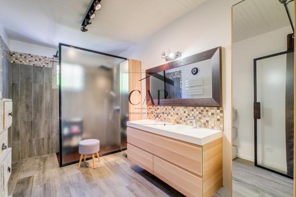 Peyrolles-en-Provence (13860) Villa T5 de caractère avec beaux volumes et terrain arboré à Peyrolles-en-Provence