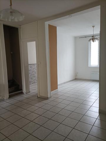 Maison mitoyenne avec du potentiel dans un quartier calme