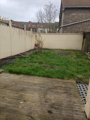 Maison mitoyenne avec du potentiel dans un quartier calme