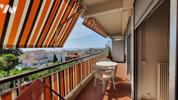 Menton – Dernier étage avec vue mer, balcon, parking et cave