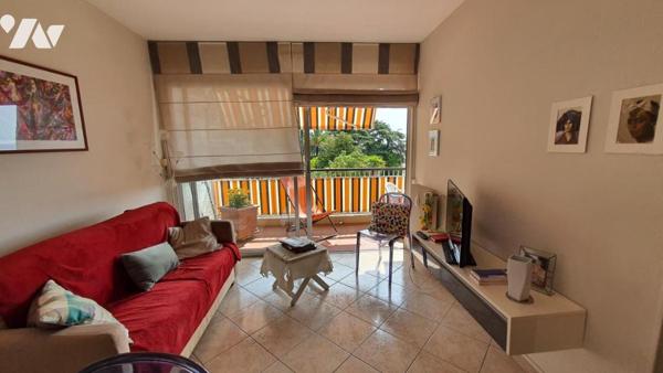 Menton – Dernier étage avec vue mer, balcon, parking et cave
