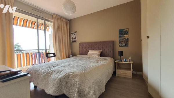 Menton – Dernier étage avec vue mer, balcon, parking et cave