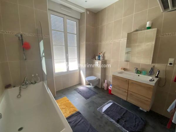 Vente                                                      Maison
                        
                     6 pièces                      173 m2                     à Matha