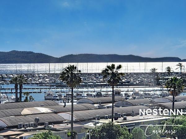 PROCHE PORT ET PLAGES - Appartement excellent état d'environ 28,5 m² au dernier étage avec vue mer