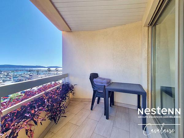 PROCHE PORT ET PLAGES - Appartement excellent état d'environ 28,5 m² au dernier étage avec vue mer