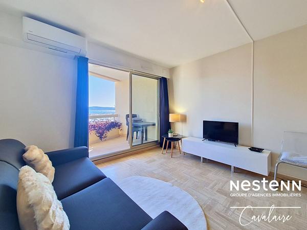 PROCHE PORT ET PLAGES - Appartement excellent état d'environ 28,5 m² au dernier étage avec vue mer