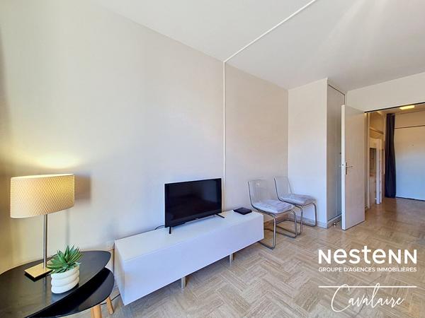 PROCHE PORT ET PLAGES - Appartement excellent état d'environ 28,5 m² au dernier étage avec vue mer