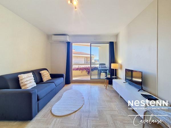 PROCHE PORT ET PLAGES - Appartement excellent état d'environ 28,5 m² au dernier étage avec vue mer