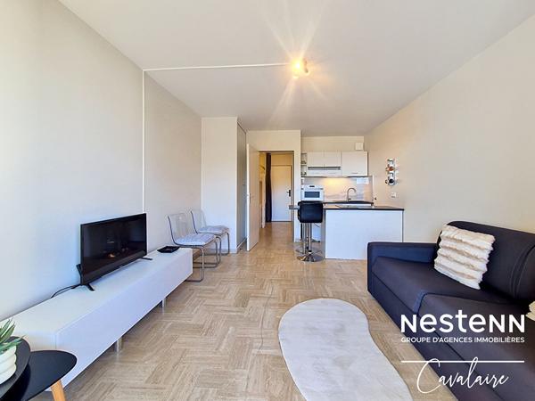 PROCHE PORT ET PLAGES - Appartement excellent état d'environ 28,5 m² au dernier étage avec vue mer