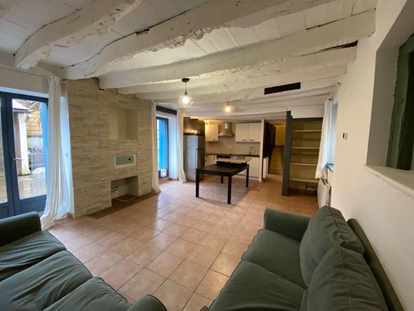 A LOUER - Maison de ville avec 2 chambres - Centre de SAINT MEEN LE GRAND