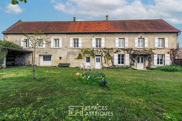 Grande longère familiale en pierre de taille avec jardin près de Crépy-en-Valois