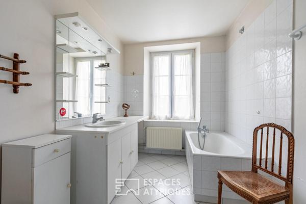 Grande longère familiale en pierre de taille avec jardin près de Crépy-en-Valois