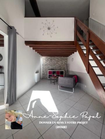 DUPLEX DE 59 m², STATIONNEMENT ET ESPACE EXTÉRIEUR