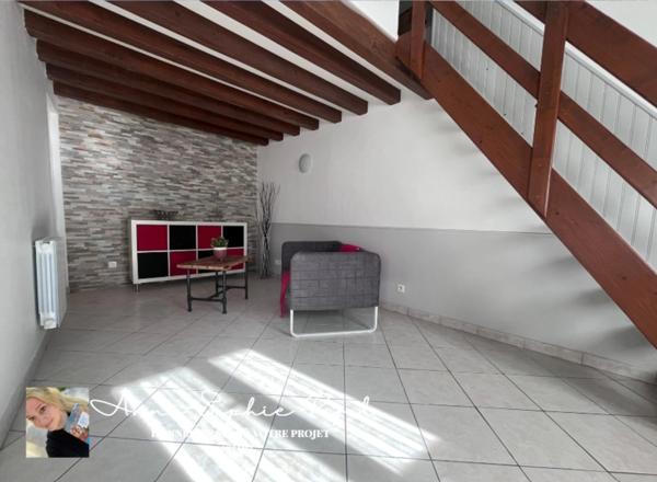 DUPLEX DE 59 m², STATIONNEMENT ET ESPACE EXTÉRIEUR