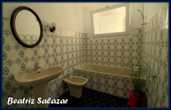 Appartement à 3 mn à pied du centre ville de Digne. Joli et lumineux T3 de 78 m² avec grand balcon, garage, parking et cave.