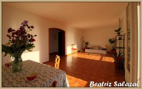 Appartement à 3 mn à pied du centre ville de Digne. Joli et lumineux T3 de 78 m² avec grand balcon, garage, parking et cave.
