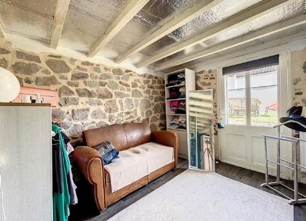 Maison à vendre    4 pièces •  Désertines