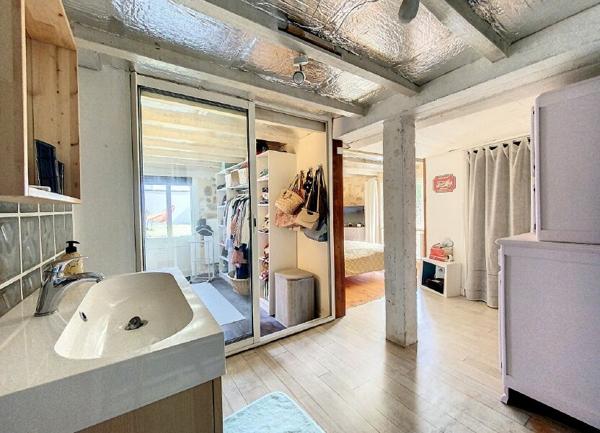 Maison à vendre    4 pièces •  Désertines