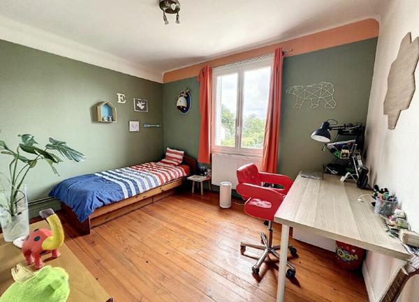 Maison à vendre    4 pièces •  Désertines