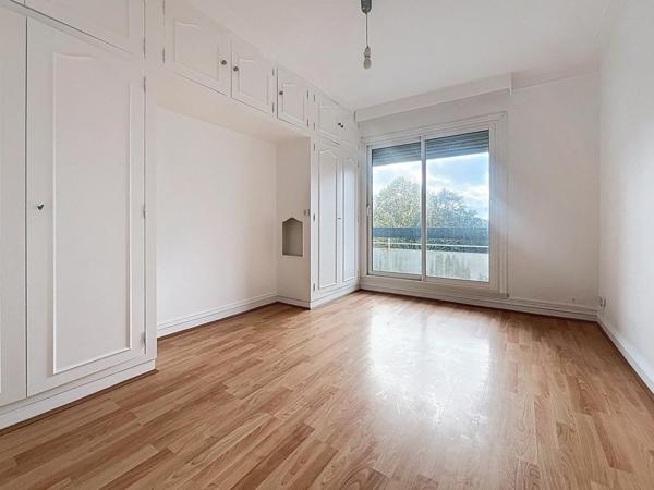 A VENDRE APPARTEMENT 5 PIÈCES 87m² - LUMINEUX AVEC BALCON - ASCENSEUR