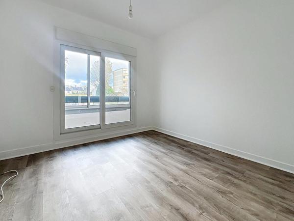 A VENDRE APPARTEMENT 5 PIÈCES 87m² - LUMINEUX AVEC BALCON - ASCENSEUR