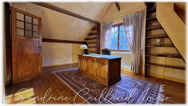 À 50mn de Paris , Élégante Propriété avec Piscine, Dépendance et Parc Paysager - 6 Chambres - Véranda - Carport - terrain 3177m² - 799000 Euros HAI