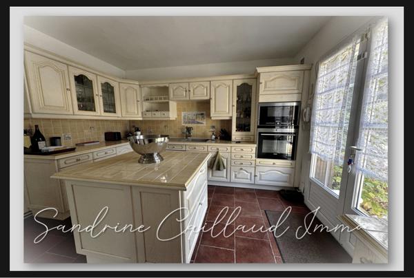 À 50mn de Paris , Élégante Propriété avec Piscine, Dépendance et Parc Paysager - 6 Chambres - Véranda - Carport - terrain 3177m² - 799000 Euros HAI